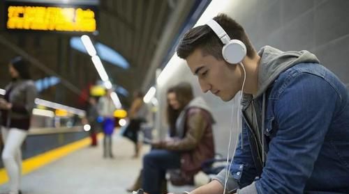 为抗衡中国移动，电信推出9元206G流量套餐，吸引用户初见成效